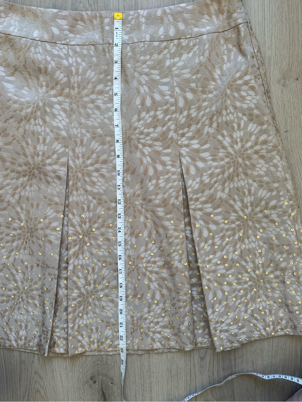 EUC Ann Taylor Beige Floral A-Line Skirt with Gold Accents Size 6 - Picture 3 of 6